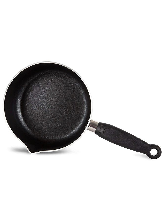 سونكس مقلاة حليب غير لاصقة ١٦ سم بسعة ١٫٥ لتر – قدر صوص مع فوهة للصب، خالية من مواد بي إف أو إيه وبي إف إيه إس، آمنة للغسل في غسالة الصحون، مقبض باكلايت مقاوم للحرارة، مناسبة لمواقد الغاز والكهرباء والسيراميك، لون رمادي - Image 3